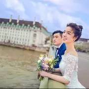 太瘦婚纱撑不起来？她们试完10家店，发现这3个款式最遮骨头