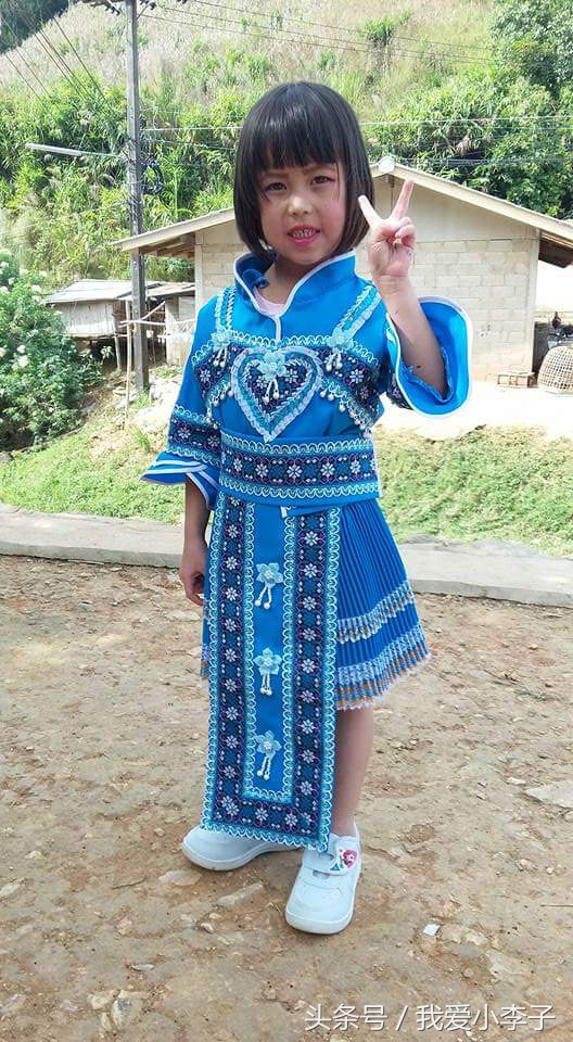 苗寨小女孩拍照,苗寨女生拍照姿势