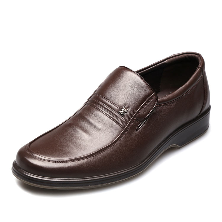 一双高级感皮鞋优雅得体,一双精致的皮鞋