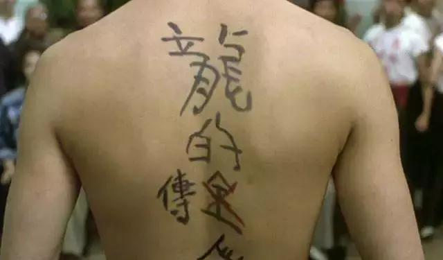 灞犻緳灏戝勾缇庡浗,浜洪緳浼犺涓殑灞犻緳