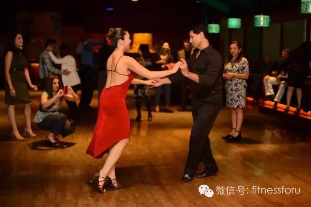 想穿衣显瘦那就来健身吧,偏瘦的女生怎么健身好看