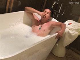 兄弟，别说你还真有点女人味！