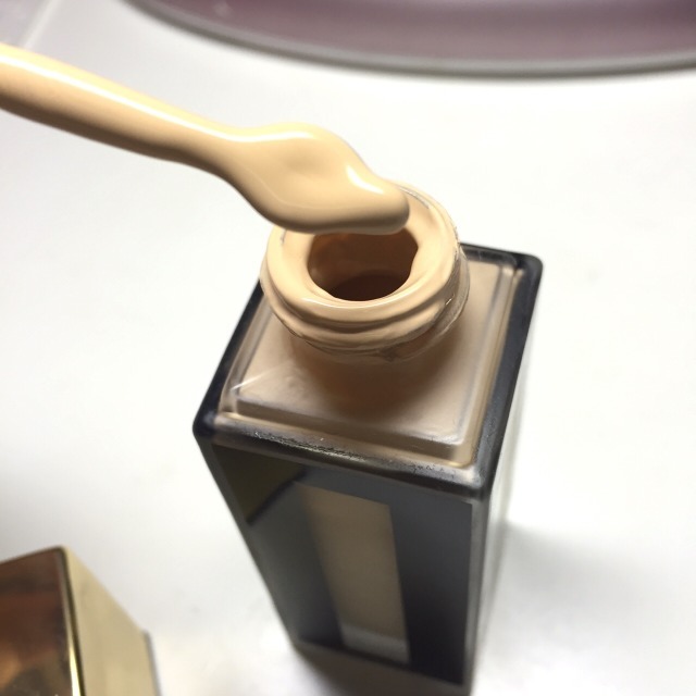 8款干皮自用热门底妆粉底大评测 (新手底妆最好用什么粉底)