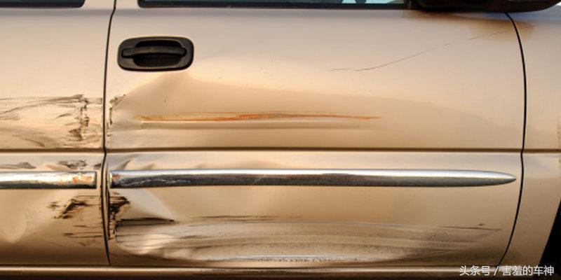 爱车被撞心疼瞬间,心疼爱车被撞