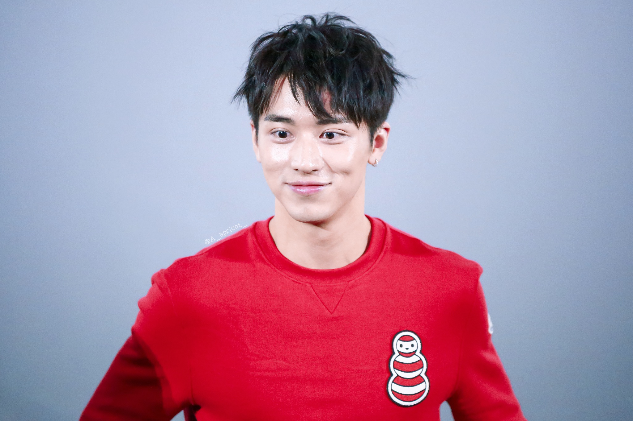 那些公认难穿的颜色,90后艺人许魏洲是怎么HOLD住的?