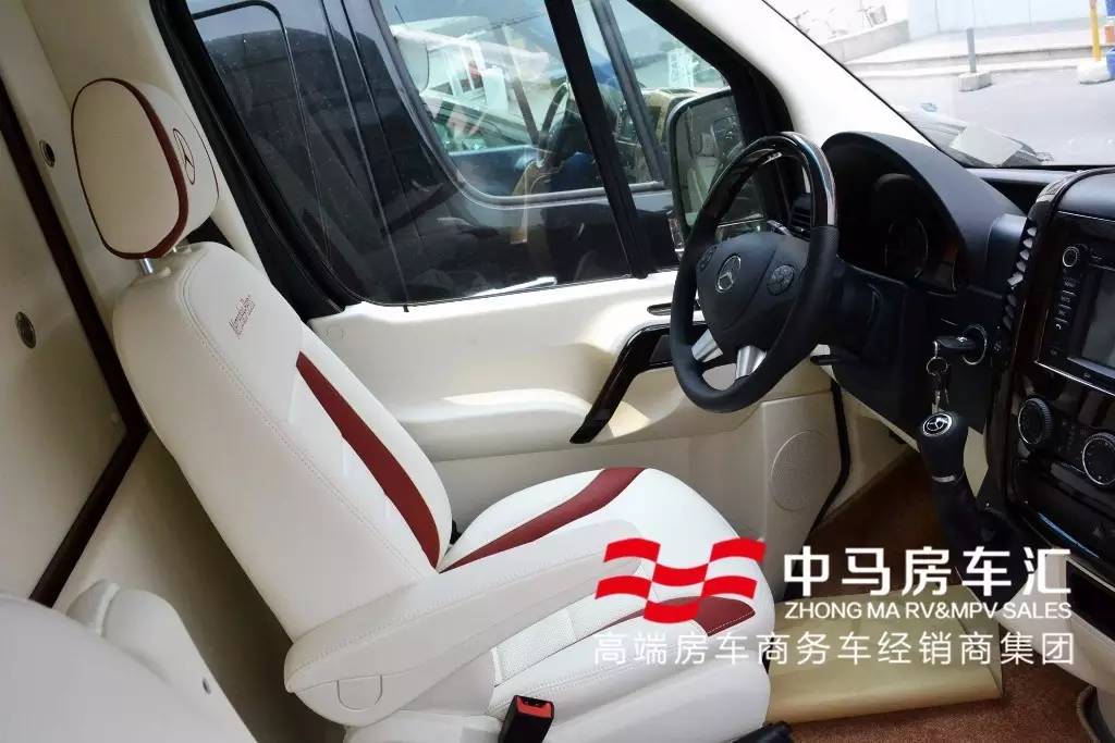 要的就是度假感!奔驰C10C有电视有沙发,有床有洗手间