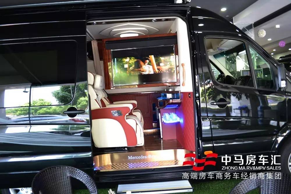 要的就是度假感!奔驰C10C有电视有沙发,有床有洗手间