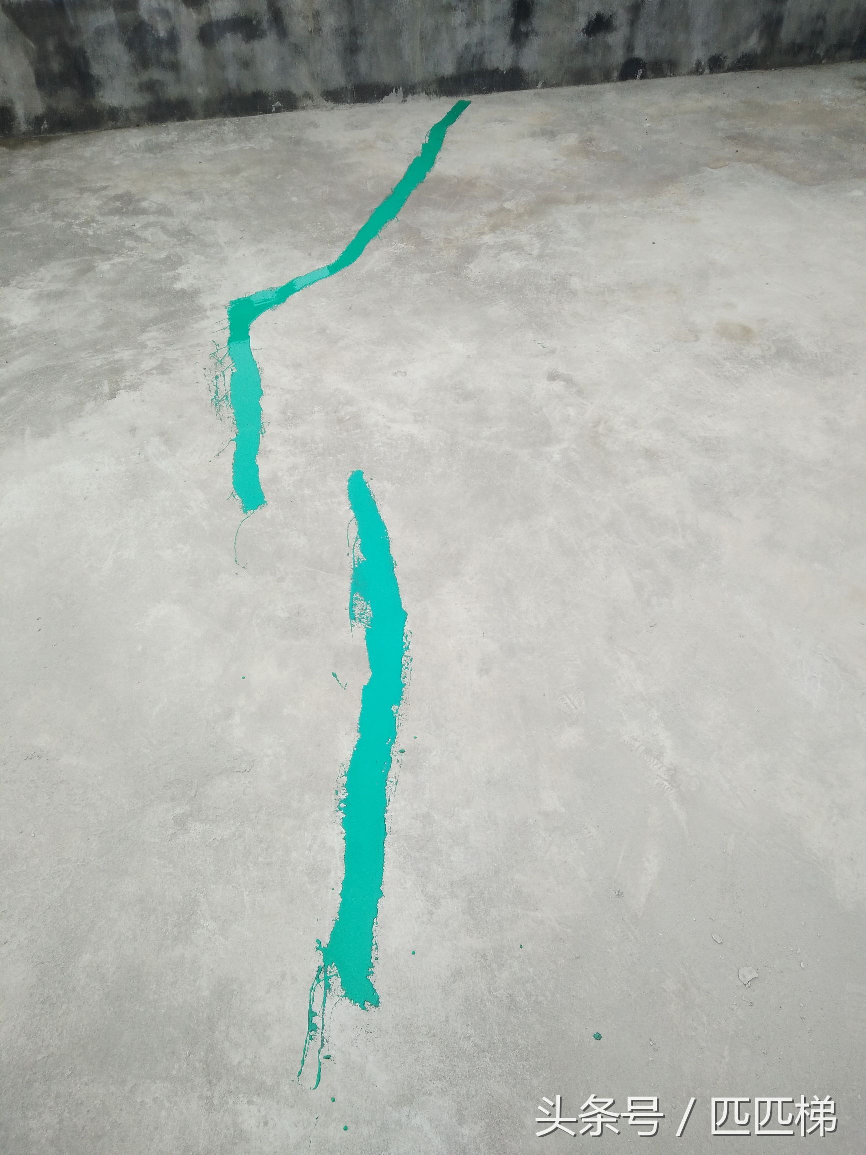 彩钢屋顶天沟漏水怎么办,屋顶女儿墙漏水最佳处理方法