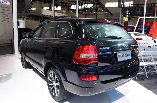 远看像保时捷的车,远看像黑色近看是紫色的车