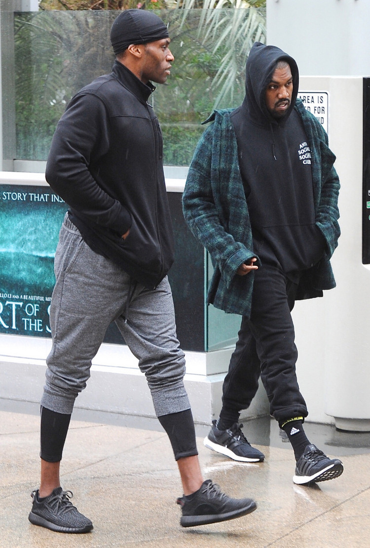 明星都在抢衣服,明星都在抢的卫衣