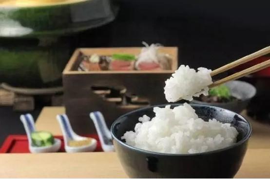 将一个濒临倒闭的百年米店做到年入15亿，他却更怕孩子们