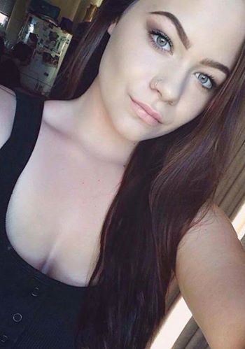 女子用了一支新眉笔后几乎致盲！