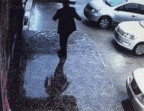 十条笑话:同事家境富裕,玩手游充了4万多