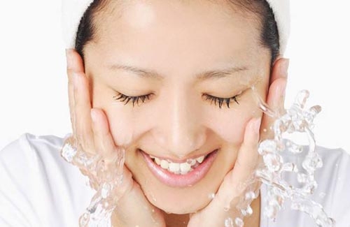 美白补水面膜让肌肤水嫩白皙,皮肤深层补水的方法和产品