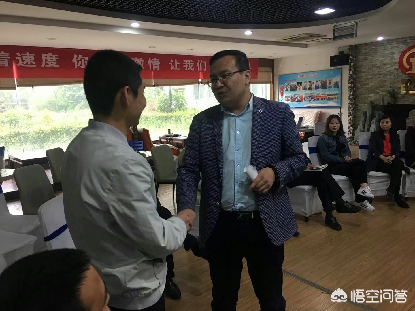 初中毕业生上铁路技校有前途吗,初中毕业上高铁班前景怎样