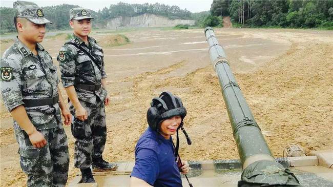 对越自卫反击战老兵:一次抓5名女俘荣立一等功
