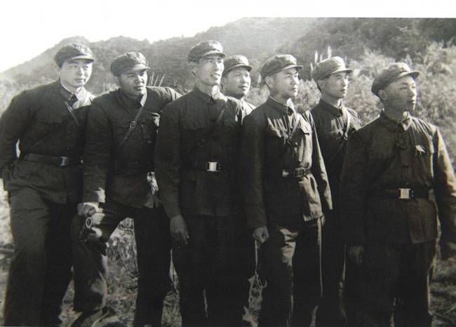 对越自卫反击战老兵:一次抓5名女俘荣立一等功