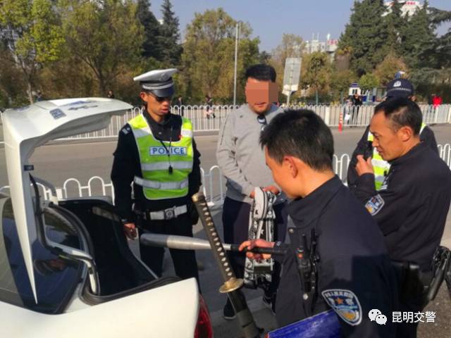 驾驶证扣13分怎么处罚,驾驶证被扣12分继续开车怎样处罚