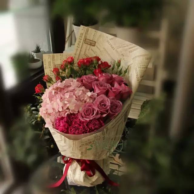 纪梵希情人节限定礼盒试色,2022情人节ysl限定小黑管