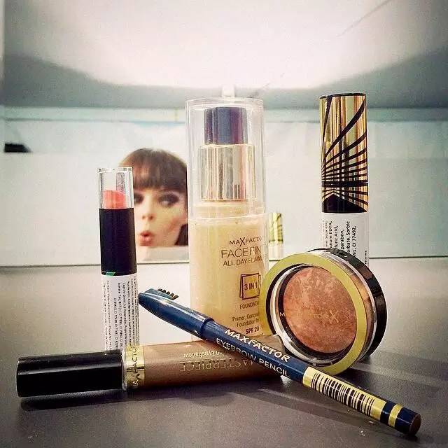 睫毛膏属于美妆类吗,睫毛膏是化妆必备