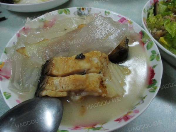 凉拌酸甜口味的绿豆粉皮,抚仙湖清汤青鱼做法