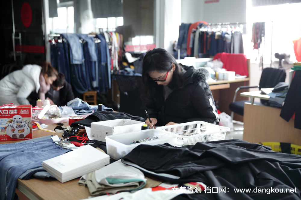 一件衣服是如何从无到有，最后到你手中