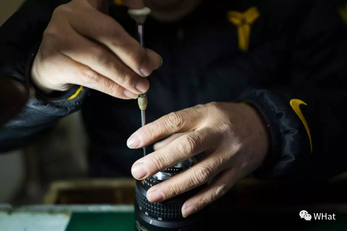 铜人像里藏着修相机的头牌师傅，33年的坚守积累千金不换的口碑