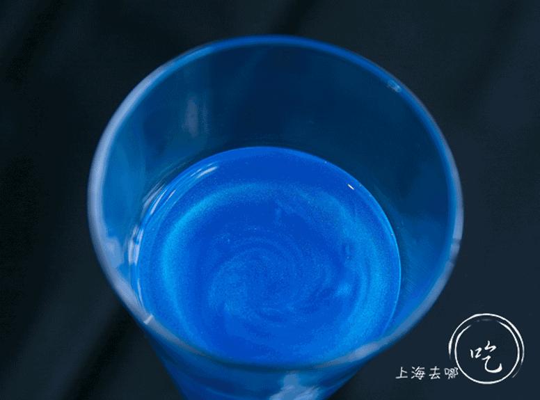 这家店靠一块INS美食博主的星空蛋糕,就把少女心秒成渣渣!涂红唇就打折,男生涂折更低!