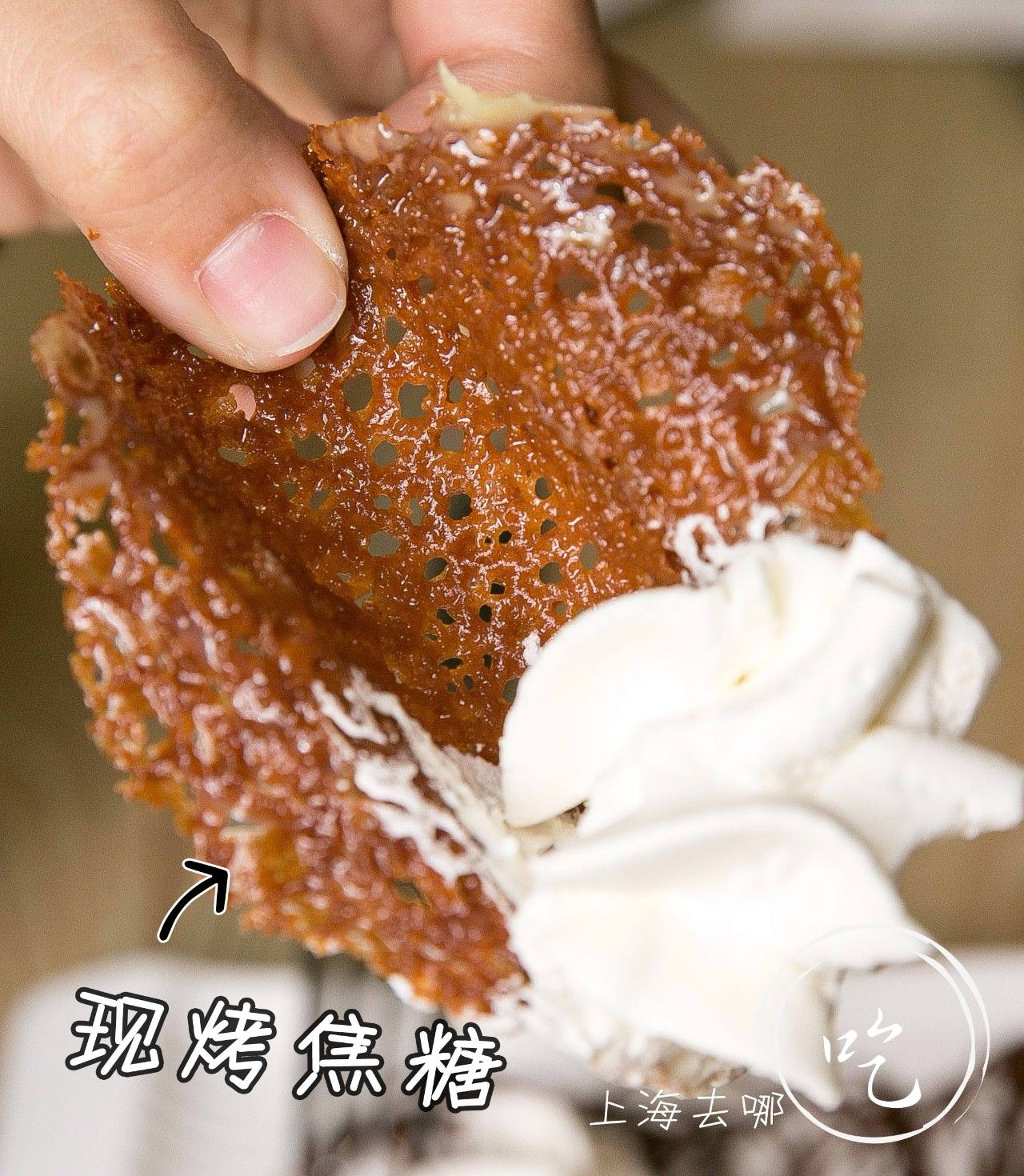 这家店靠一块INS美食博主的星空蛋糕,就把少女心秒成渣渣!涂红唇就打折,男生涂折更低!