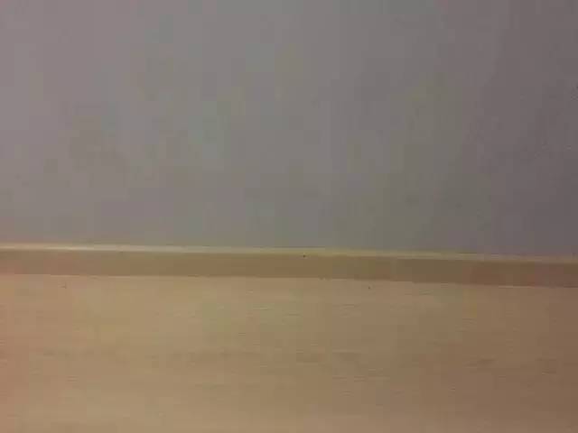 外国小鲜肉只花400元竟然租到了北京二环的房子，然而刚拿到房子的瞬间却差点哭了出来