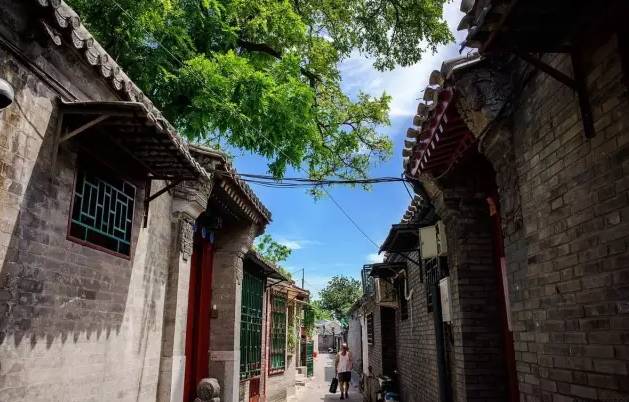 外国小鲜肉只花400元竟然租到了北京二环的房子，然而刚拿到房子的瞬间却差点哭了出来