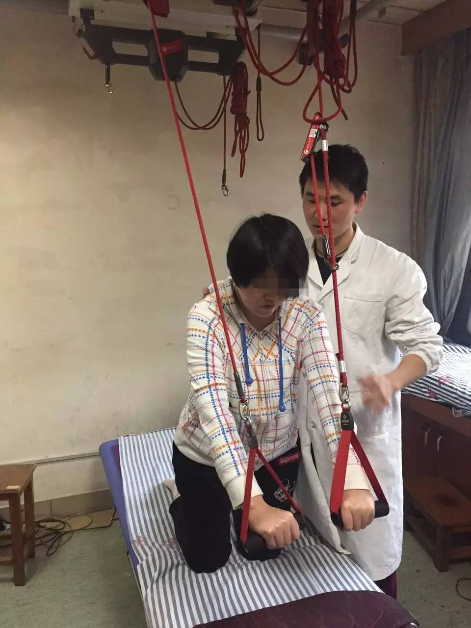 颈椎病、腰椎病，试试吊起来治病