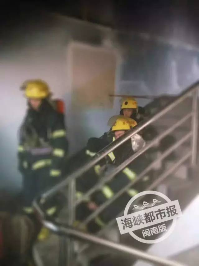 泉州一化工厂发生火灾爆炸瞬间,泉州一厂房发生火灾现场浓烟滚滚