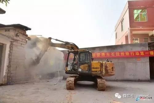 泉州一化工厂发生火灾爆炸瞬间,泉州一厂房发生火灾现场浓烟滚滚