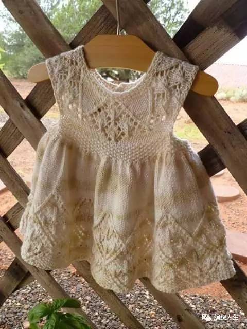 从下往上编织毛线背心裙怎样减针,毛线编织宝宝拼色背心裙图片大全