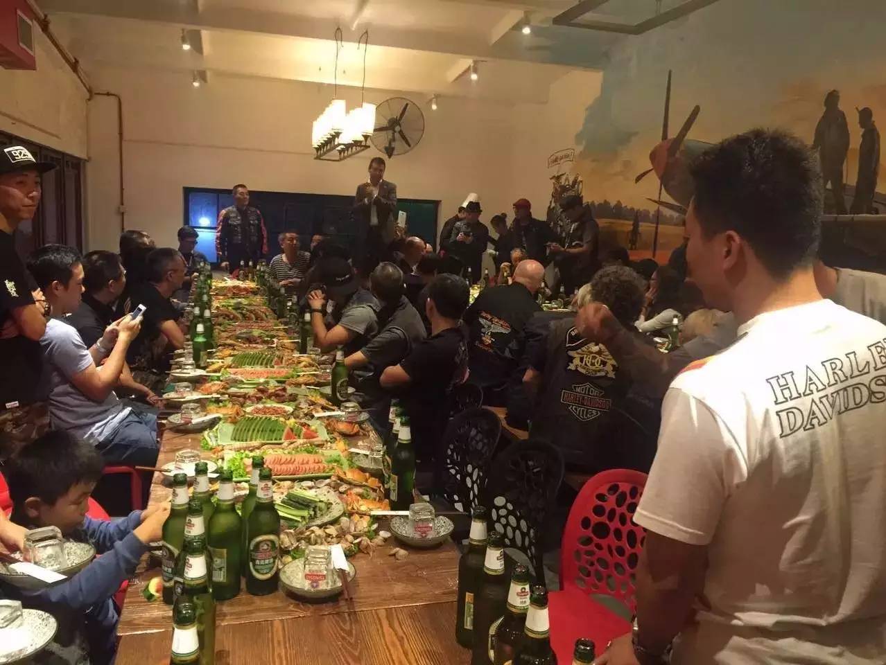 带一个名字里有字母Y的朋友来这家店就送钱！