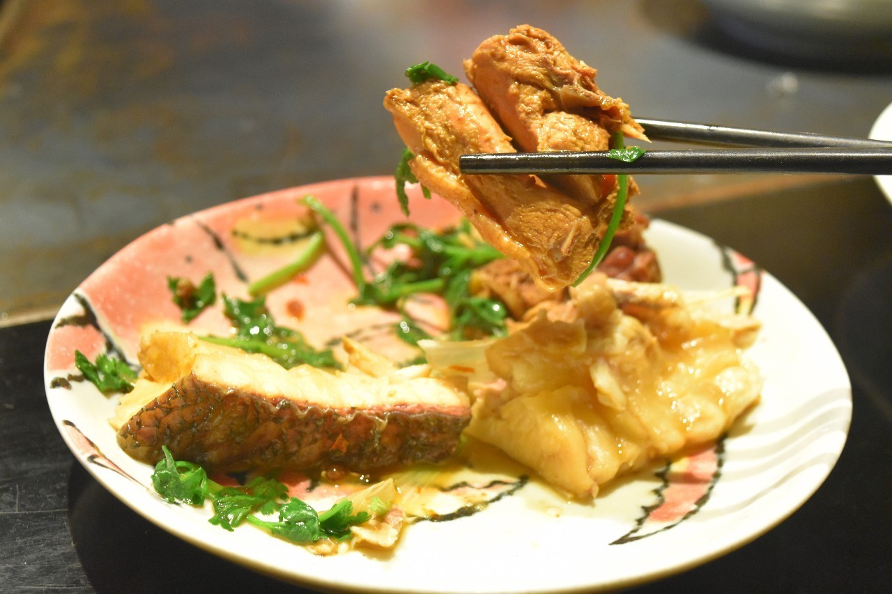 带一个名字里有字母Y的朋友来这家店就送钱！