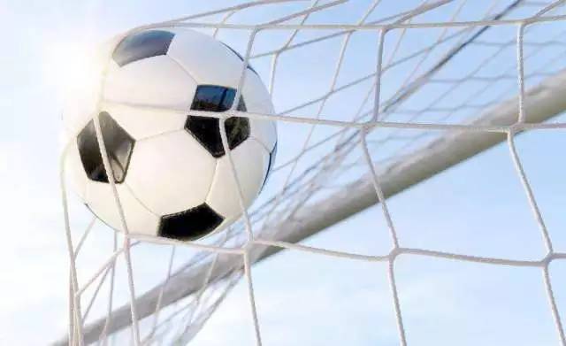 踢足球超厉害的女生,厉害的女生踢毽子