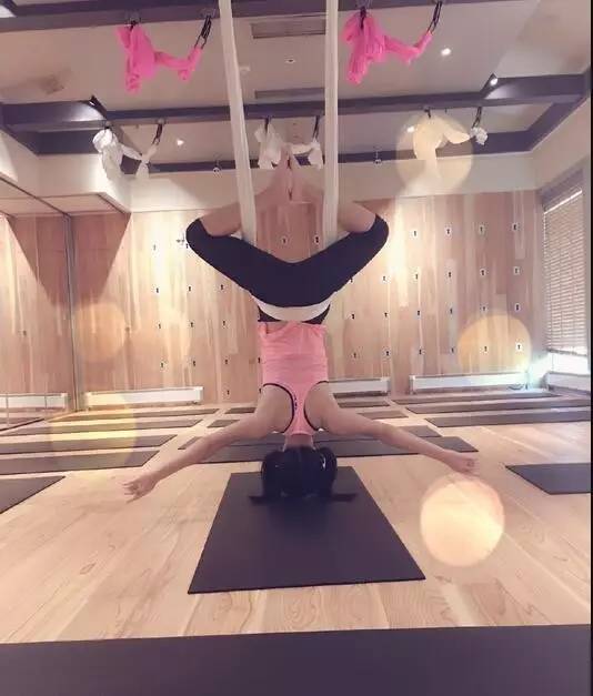 倒立的好处很多你能倒立吗,不会倒立的人怎么才能学会倒立呢