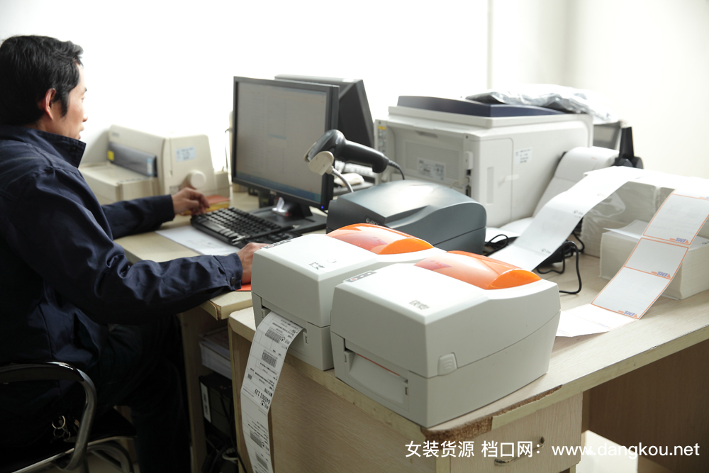 一件衣服是如何从无到有，最后到你手中