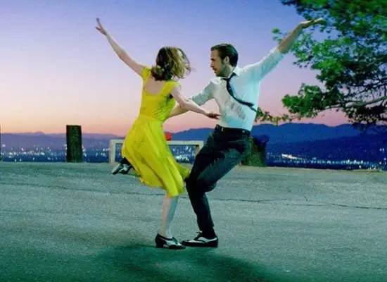 Madam问答室丨闺蜜订婚口红，内眼线画法，干皮粉底，牛津鞋搭配，清爽的防晒