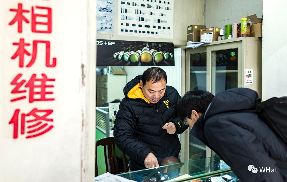 铜人像里藏着修相机的头牌师傅，33年的坚守积累千金不换的口碑