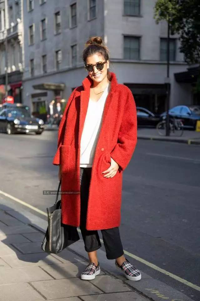 早春如何挑外套颜色好看,秋天的皮衣外套该怎么选