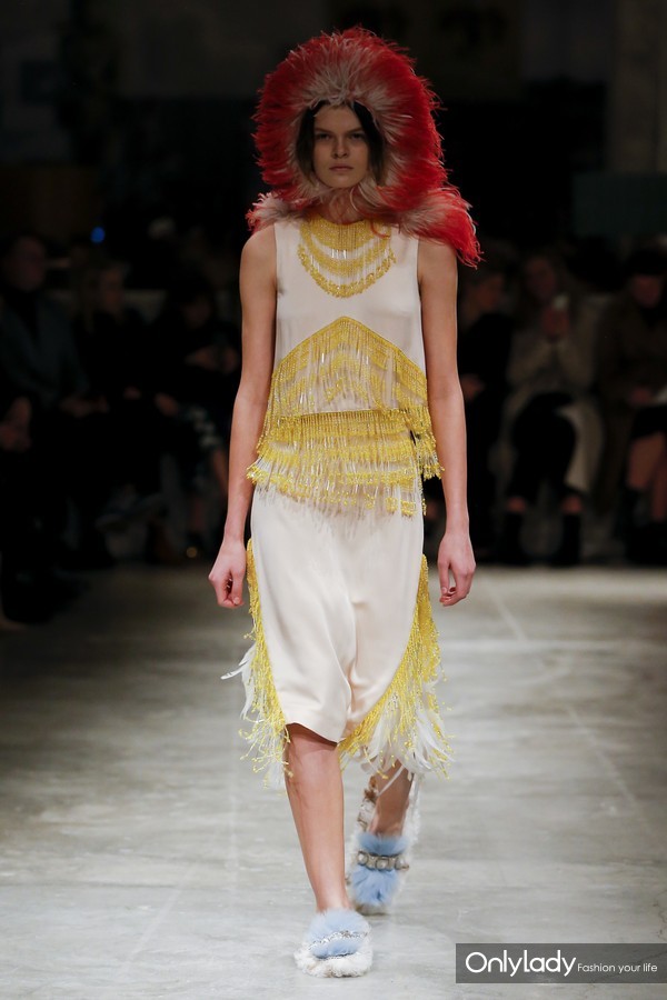 prada今夏最值得入手的包包,prada哪款包最值得入手