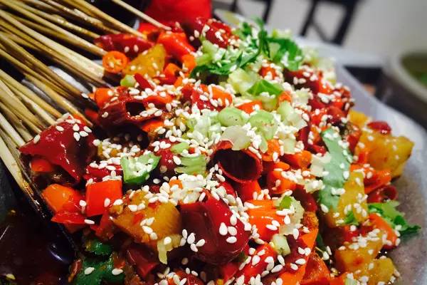 探城｜往奎星楼街一走你就能感受到，成都人从来没有放弃享受生活