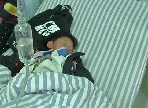 遵义凤冈一小学13名学生疑似食物中毒记者调查事件真相