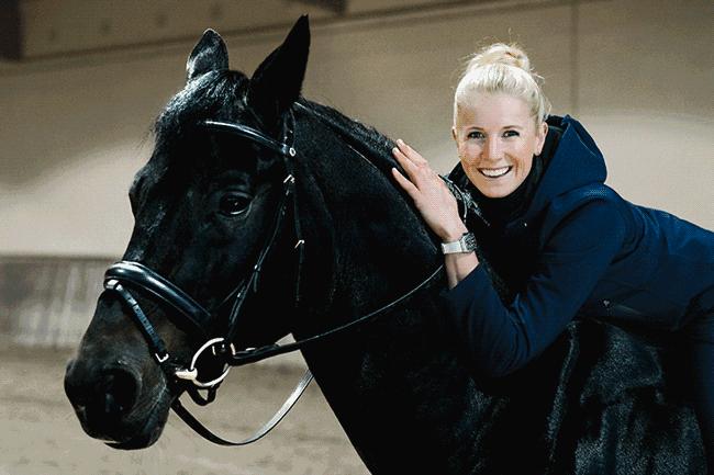 盛装舞步典雅庄重,轻盈飘逸的舞步