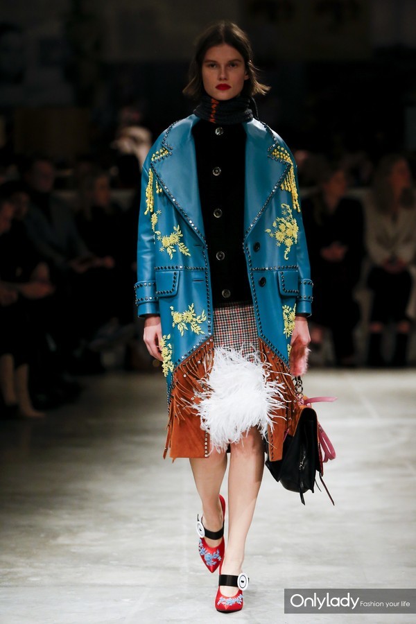 prada今夏最值得入手的包包,prada哪款包最值得入手