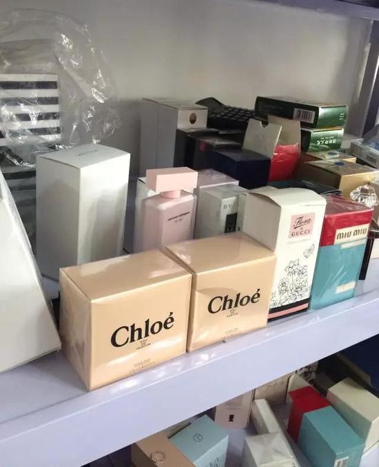 卖假香水被抓,卖假香水违法
