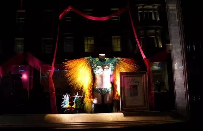 哇喔|和代购saygoodbye!正牌维密来上海了,以前可能去了“假”维密!